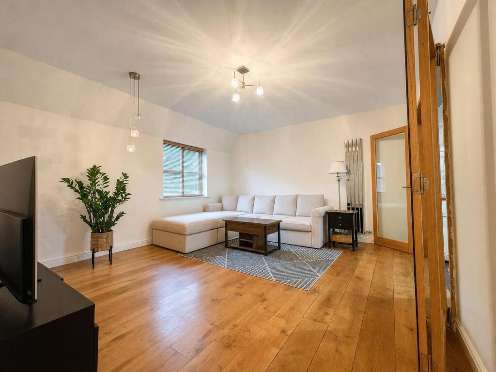 Apartment in Southend-on-Sea - View 4