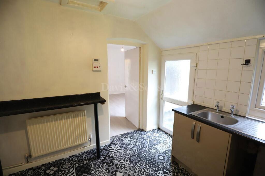 House in West End, Llan-fach, Abercarn - More