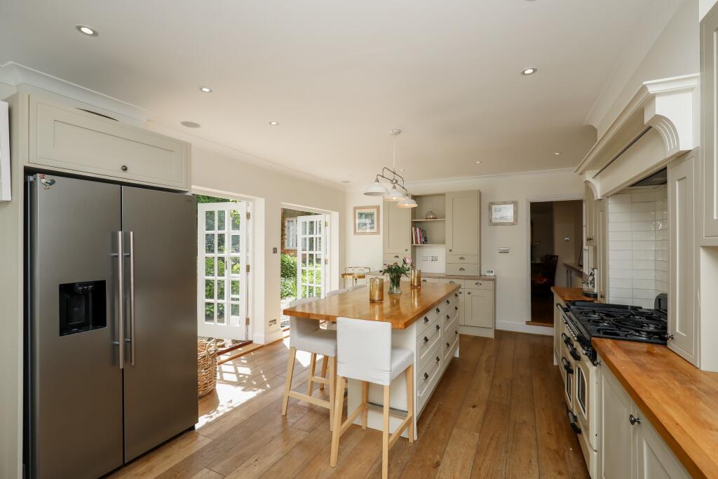 Apartment in Slough - View 5