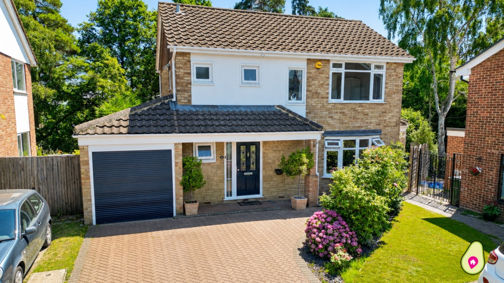 3-bed detached on Long Mickle, Sandhurst, Berkshire, GU47, £580,000