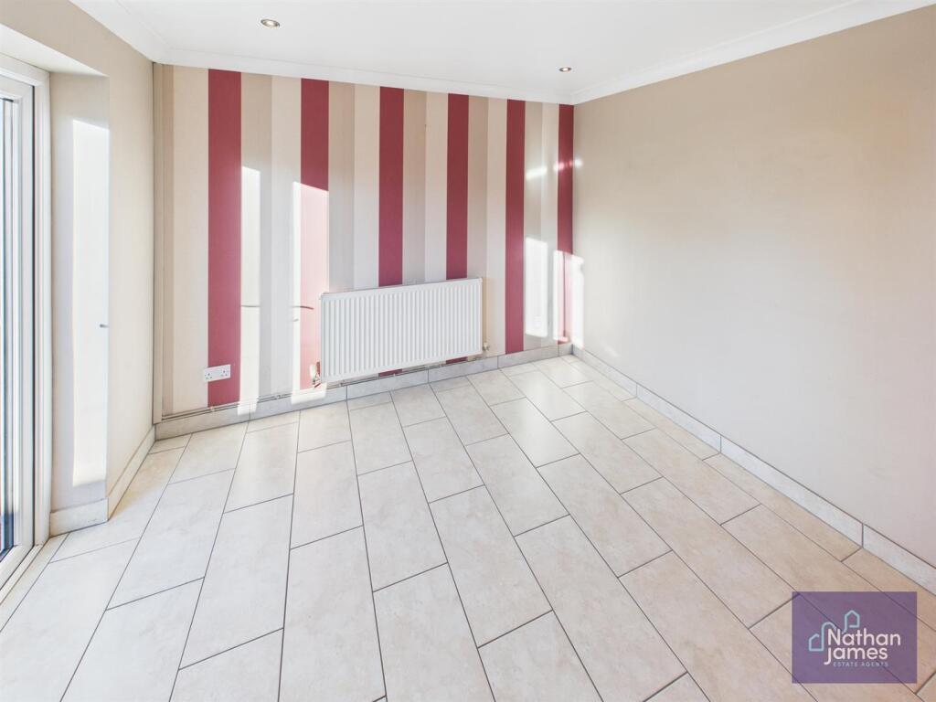 Plover Crescent,Caldicot,Caldicot photo 4