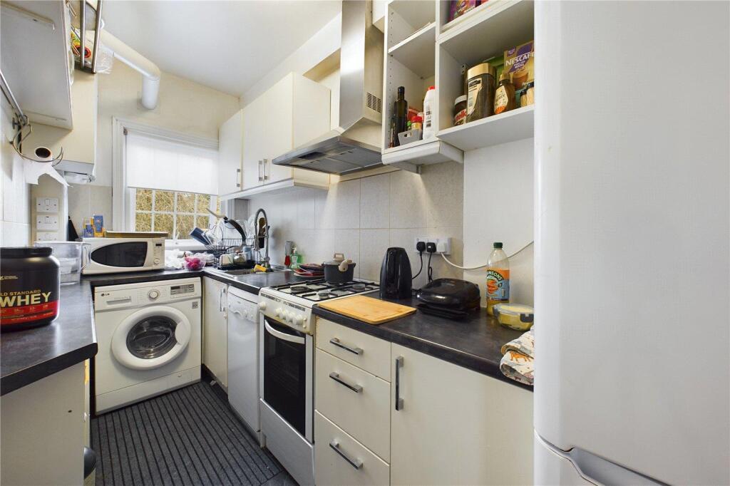 Apartment in Redhill - View 4