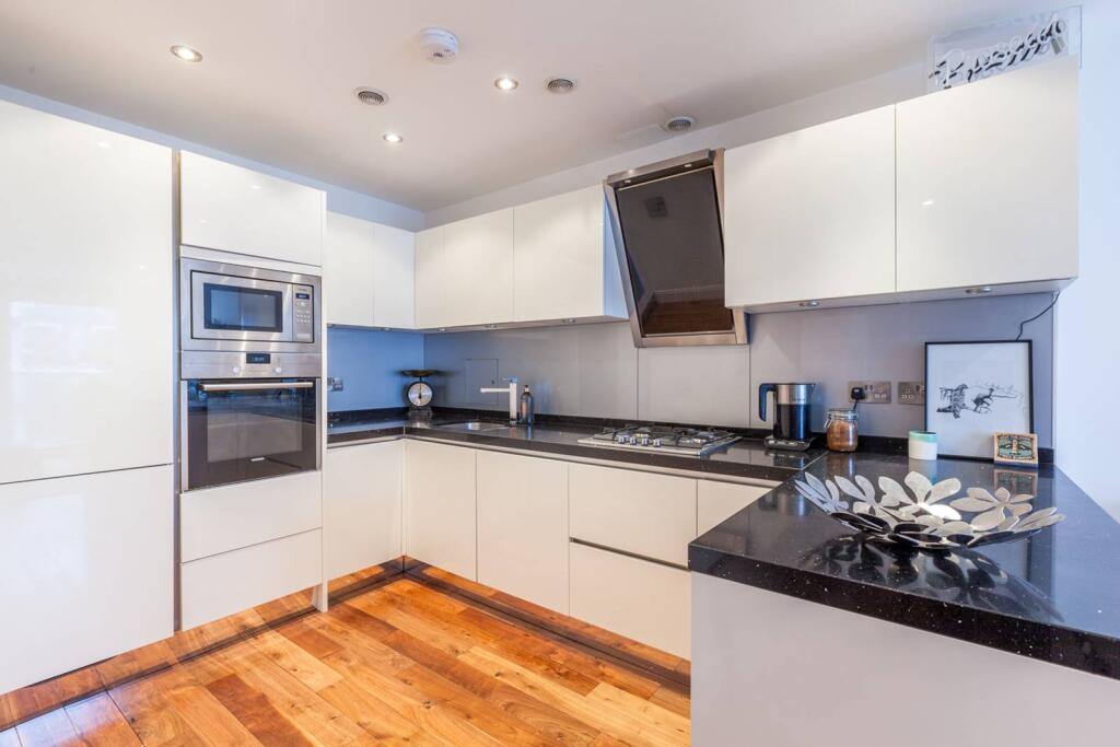 Main image of property: Cheltenham House, Commercial Road, Whitechapel, London, E1