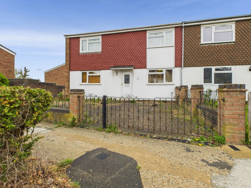 3-bed terraced on Goldingham Drive, Braintree, £250,000