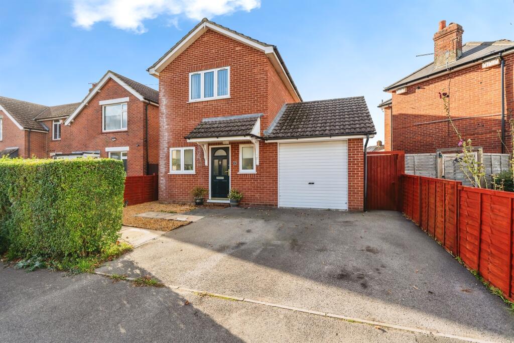 2-bed detached on Spencer Road, Eastleigh, £335,000