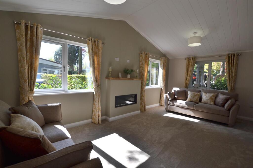Woodland Rise, Grange Estate, Church Crookham photo 3