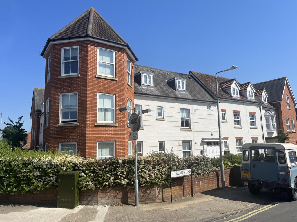 Main image of property: 20 Alan Road, Ipswich, Suffolk, IP3