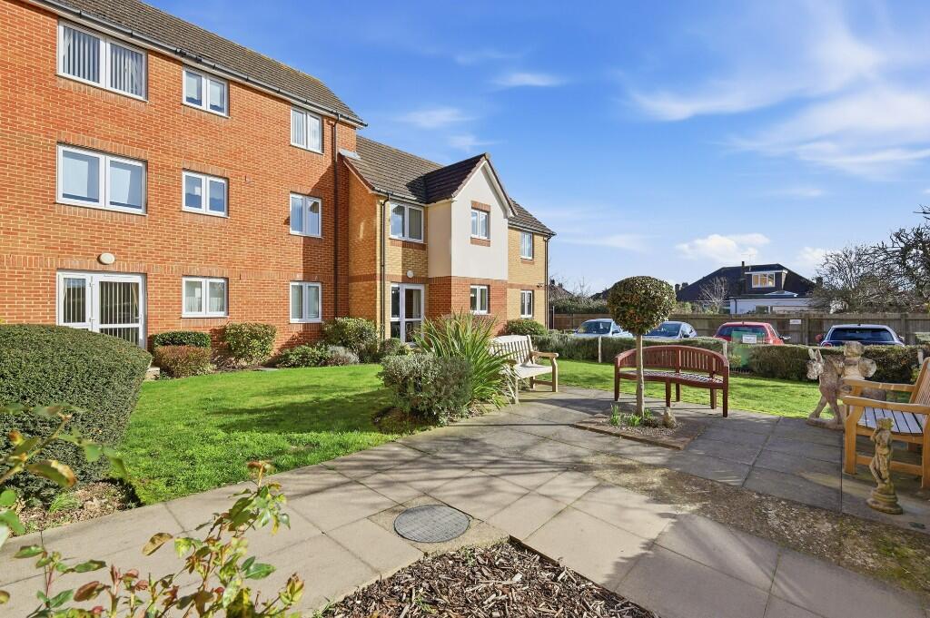 Apartment in Thurrock, Essex - View 3