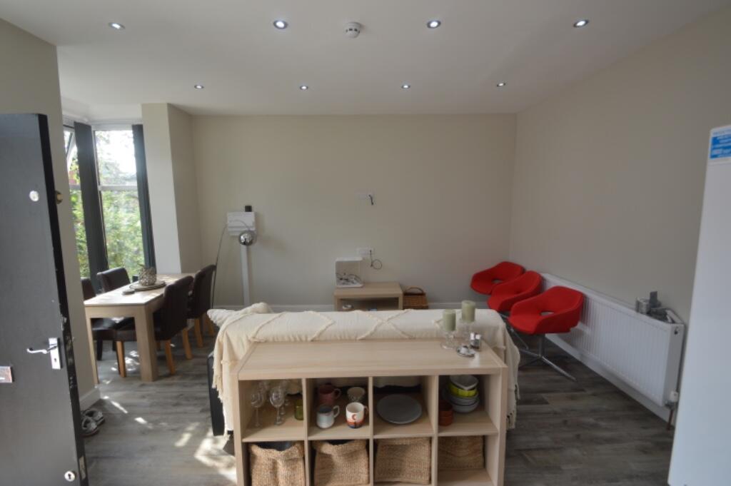House in Leeds, West Yorkshire - View 2