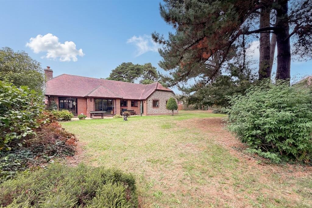 East Drive, Angmering, BN16 photo 4
