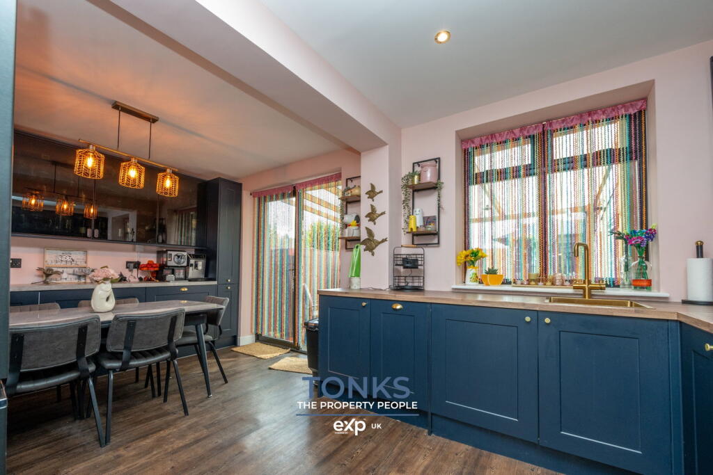 House in Birmingham, West Midlands - More