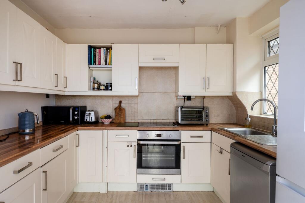 Westfield Crescent, Brighton - More