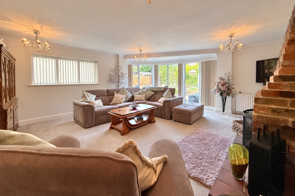 House in Fareham, Locks Heath - More