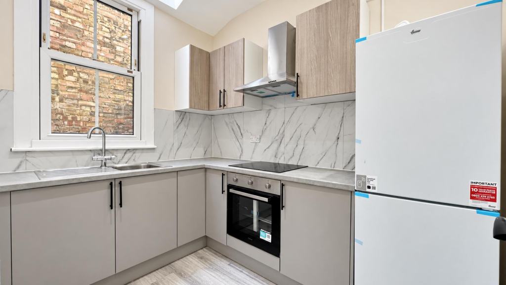 Apartment in London - View 5