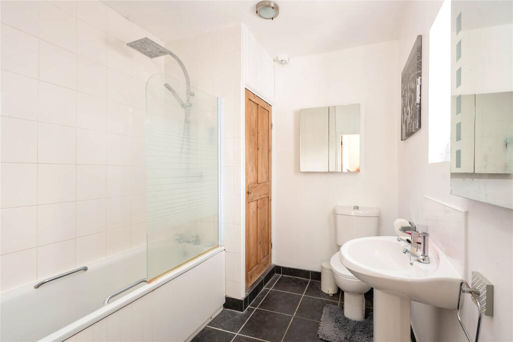 House in Towcester, West Northamptonshire - More