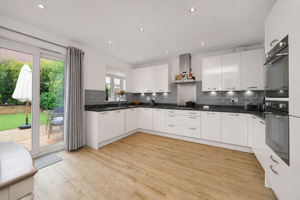 House in Luton - View 5