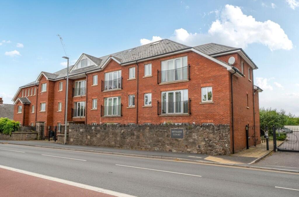 3-bed flat on Artillery Court, Exeter, £300,000