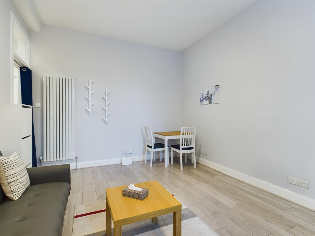 Apartment in Edinburgh, Merchiston - View 3