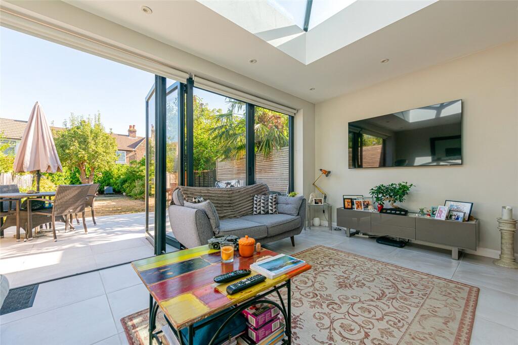 Apartment in London - More
