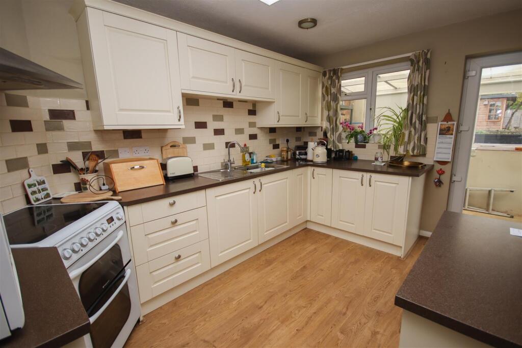 House in Rushden, North Northamptonshire - More