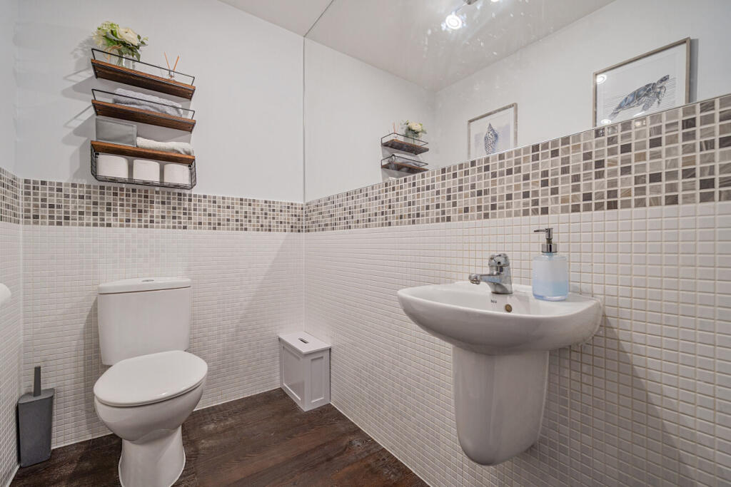 House in Bromley - More
