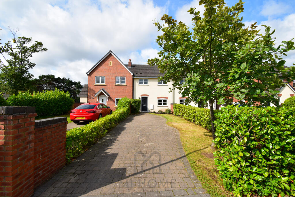 3-bed house on The Rowans, Greenhalgh, Preston, PR4, £200,000