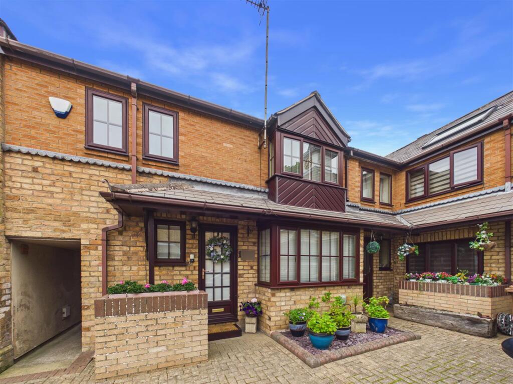 Main image of property: Cliff Road, Hessle