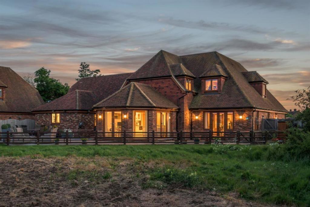 4-bed detached on Cawne Close, Wilstead, MK45, £1,000,000