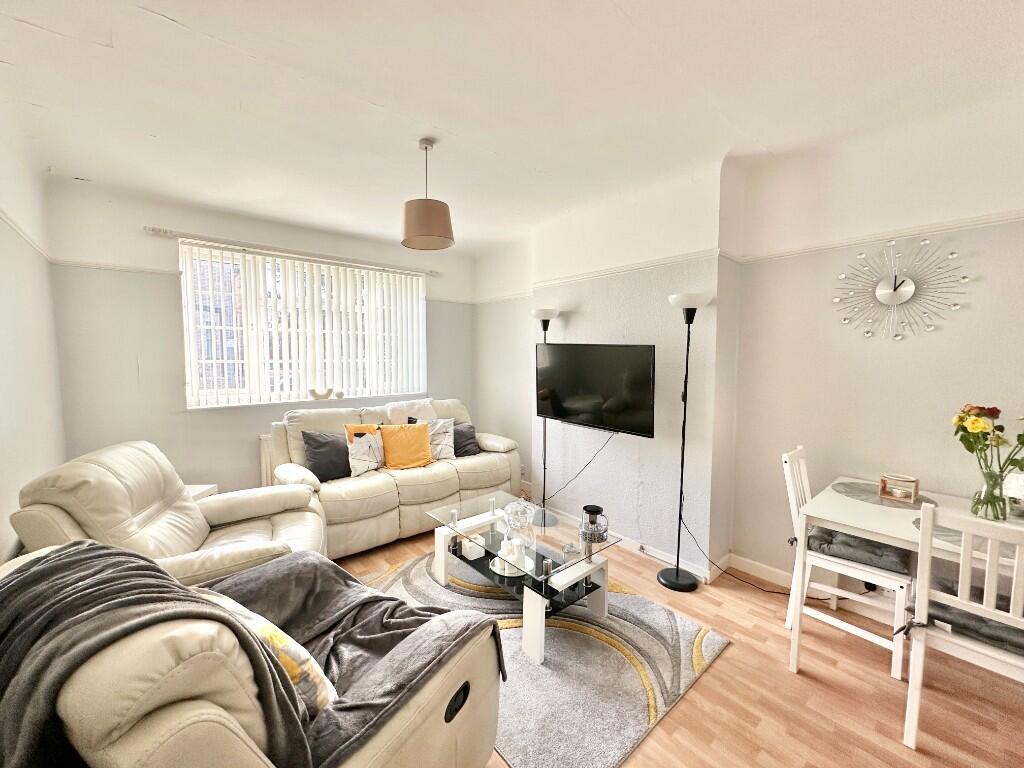 1-bed flat on Springfield Road, Sale, Greater Manchester, M33, £170,000