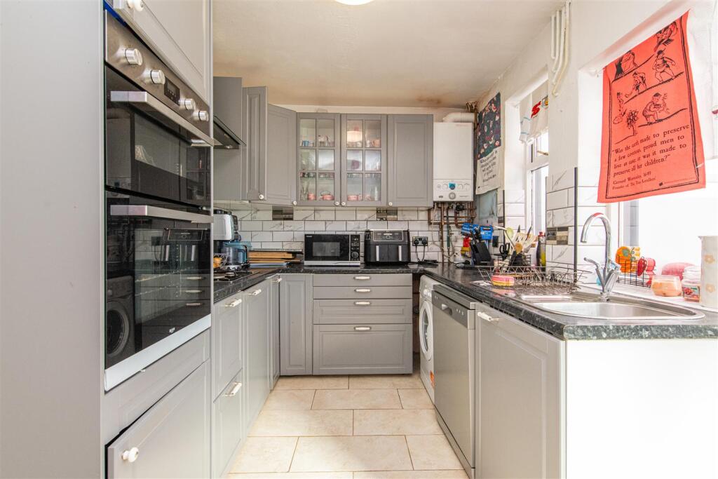 House in Kettering, North Northamptonshire - View 2