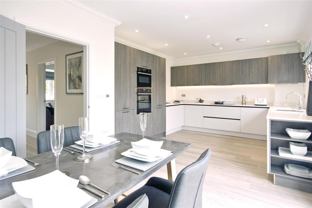 House in Luton - View 3