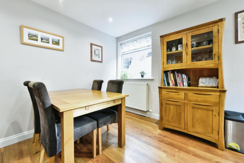 Low Meadow, Whaley Bridge,High Peak, SK23 photo 4