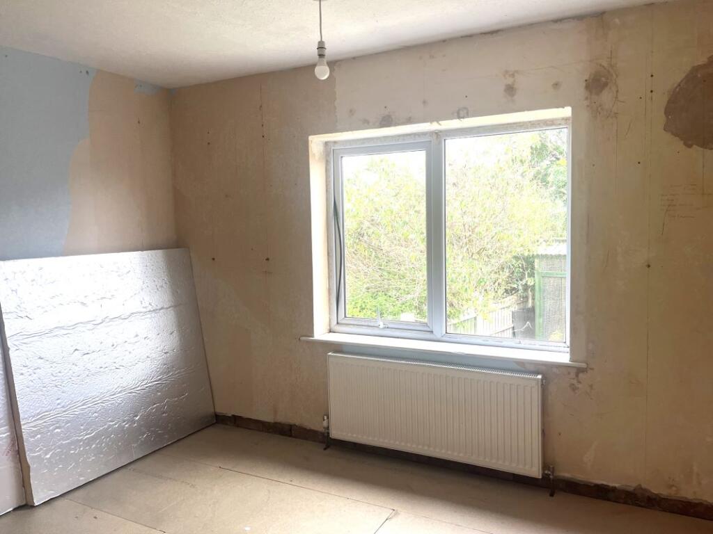 House in Nottingham, Gedling - More
