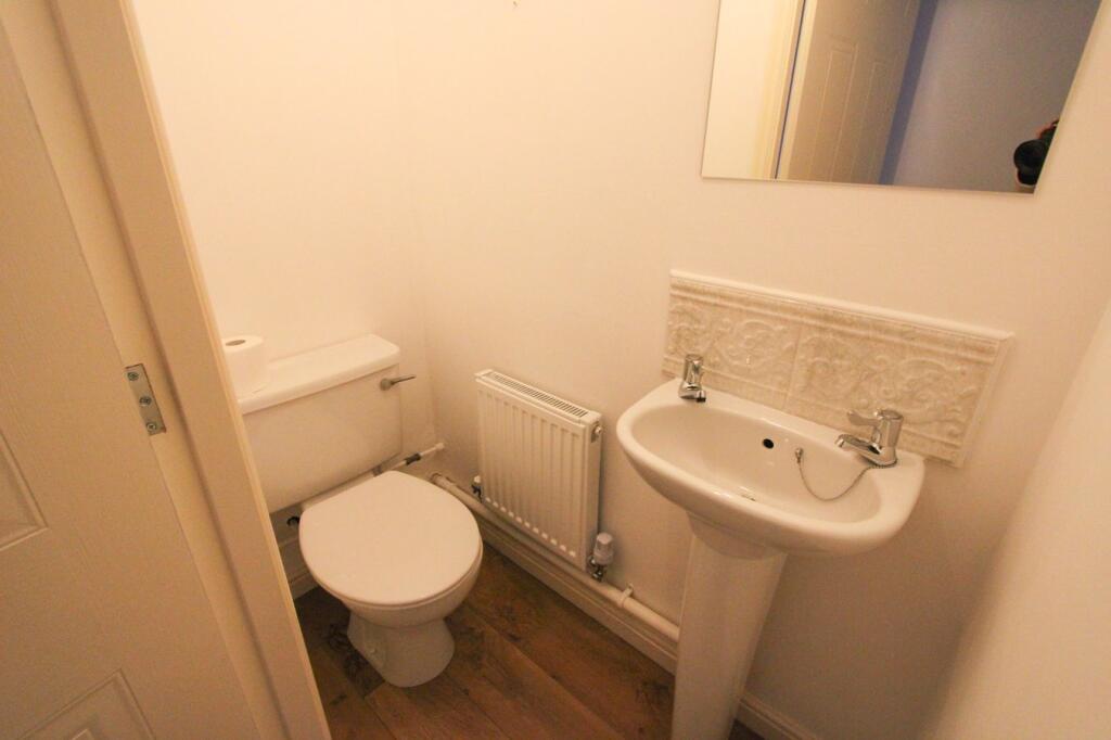 House in Doncaster, Armthorpe - View 4