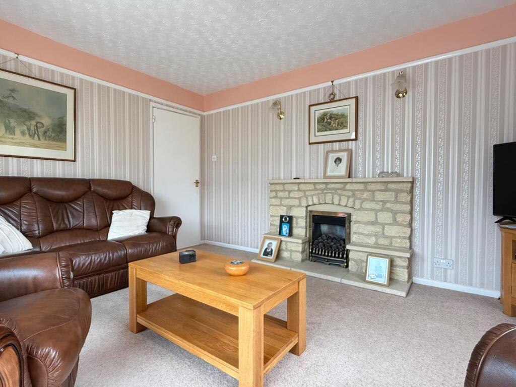 Lewiston Close, Brimscombe, Stroud photo 2