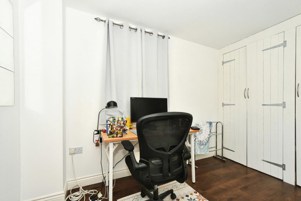 House in Swindon, East Wichel, South Swindon - More
