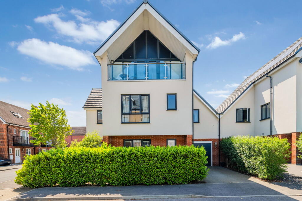 Main image of property: Carrolls Way, Oxted, RH8 9EJ