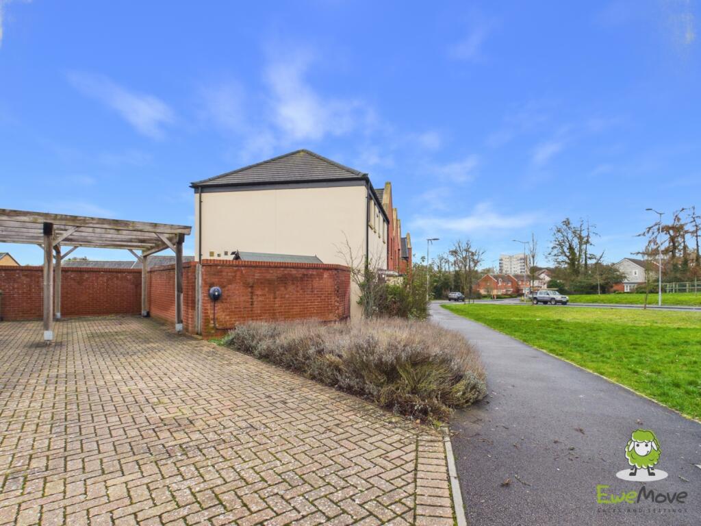 Trinity Way, Basingstoke, Hampshire, RG24 photo 2
