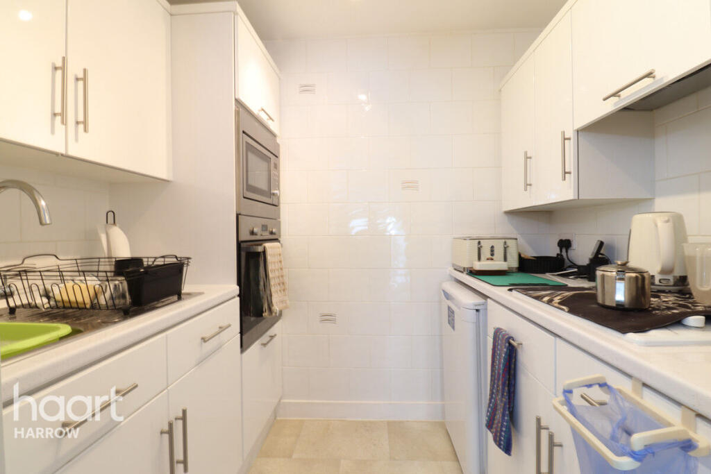 Oakdene Close, PINNER photo 4