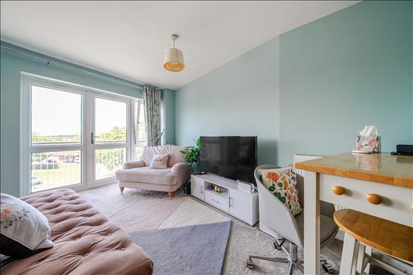 Apartment in Reading - View 4