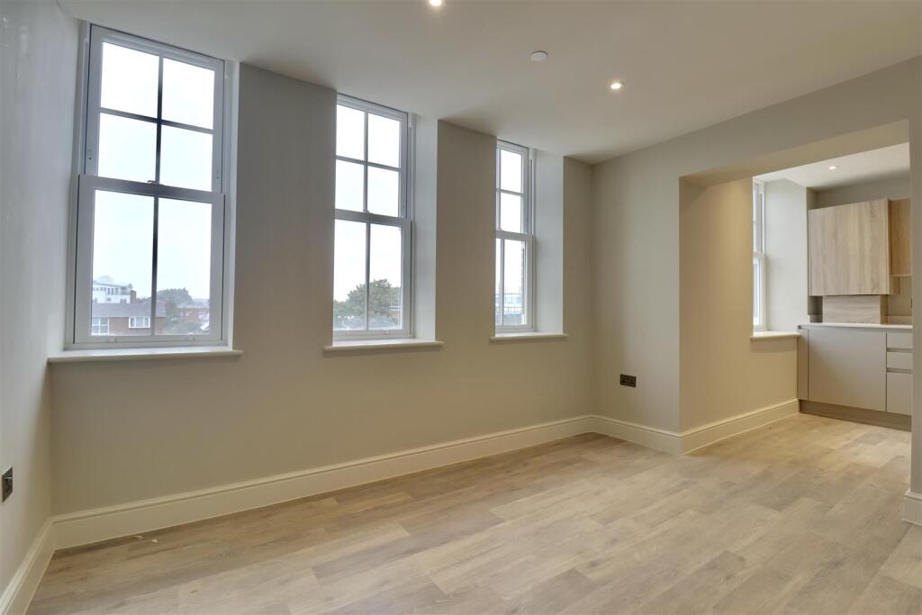 Apartment in Portsmouth - More