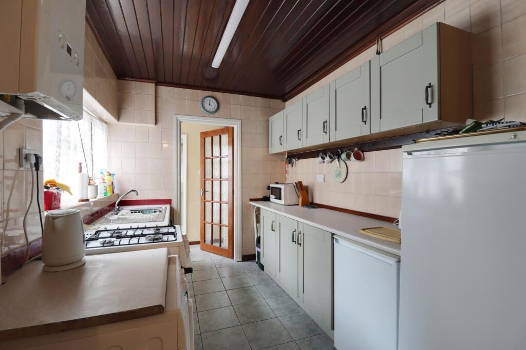 House in Croydon - View 4