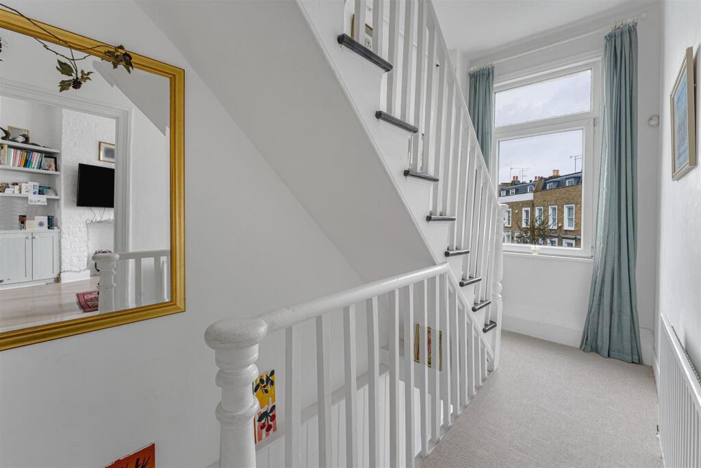 Apartment in London - More