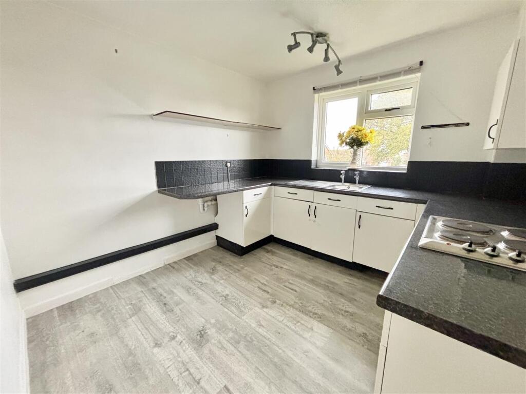 Apartment in Poole - More