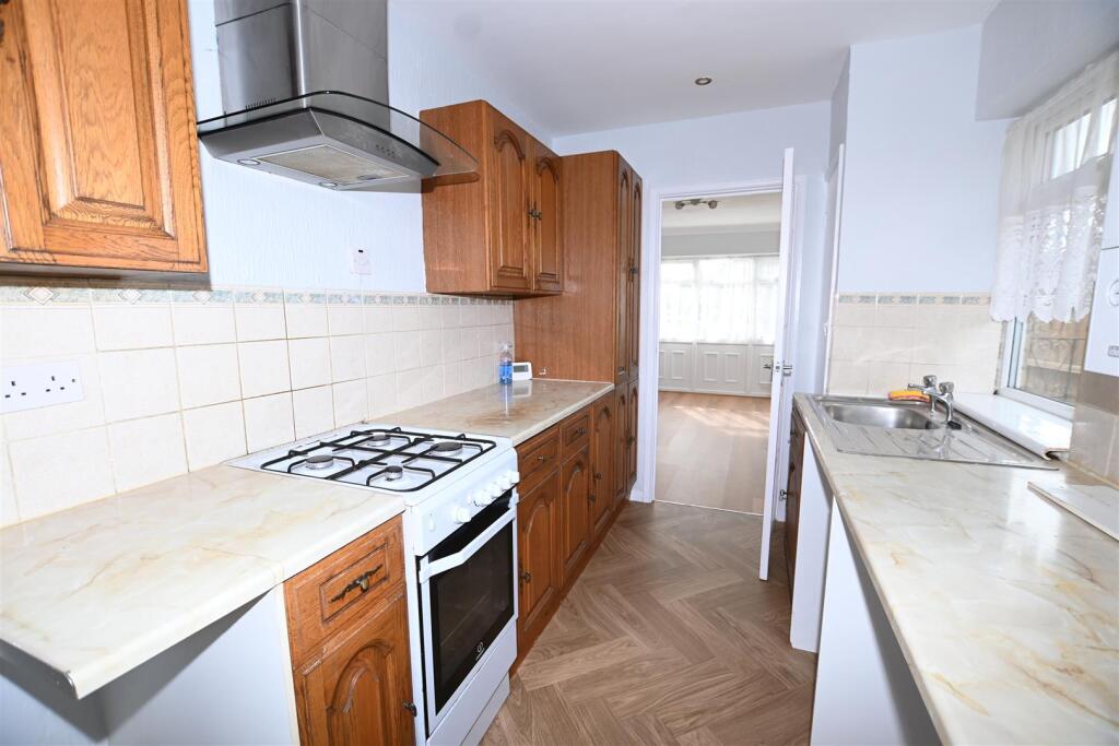 House in Castle Point, Canvey Island - View 4