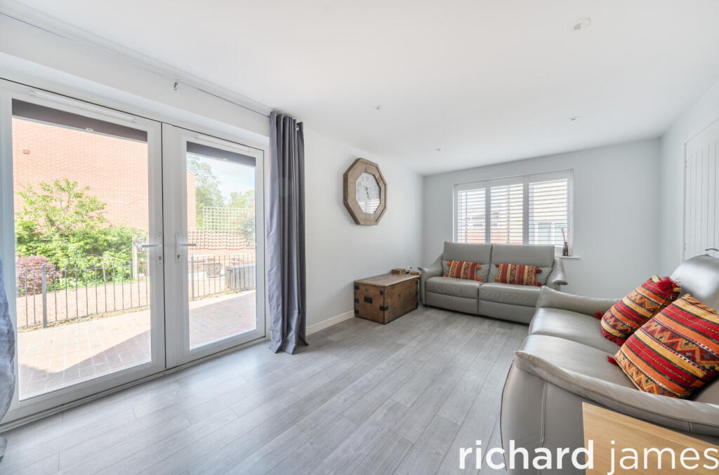 Lucknam Crescent, Coate, Swindon, SN3 photo 3