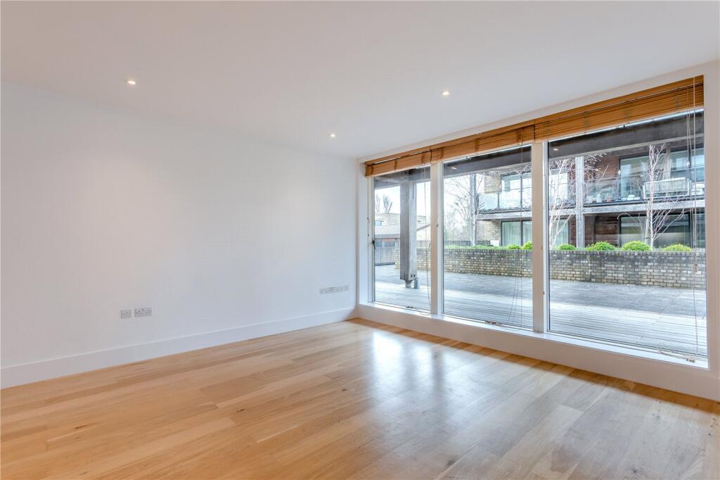 Apartment in Cambridge, Petersfield - View 3
