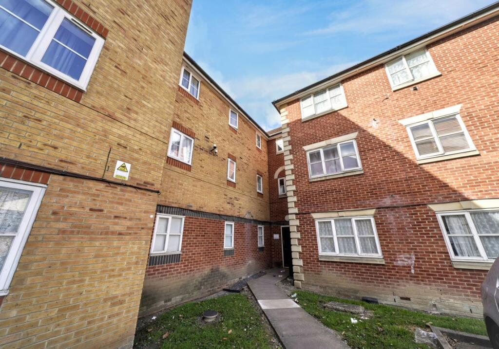 Main image of property: Flat 23 Bellingham Court, Wanderer Drive, Barking, Essex, IG11 0XN