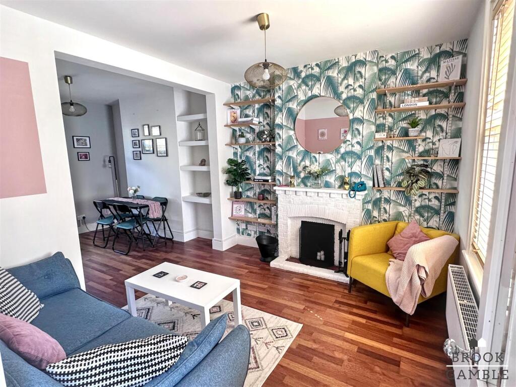 House in Eastbourne, Seaside, Roselands - View 2