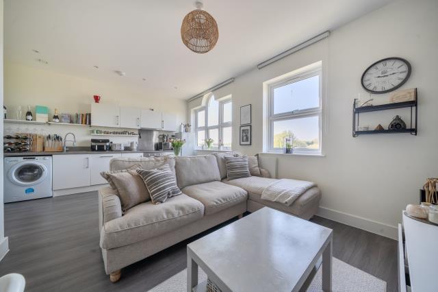 Apartment in Thatcham, West Berkshire - View 2
